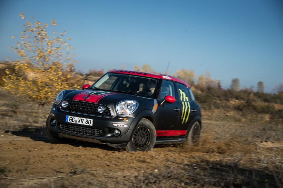  Mini Countryman X-Raid Service Vehicle 2012 года  (фото 21 из 41)